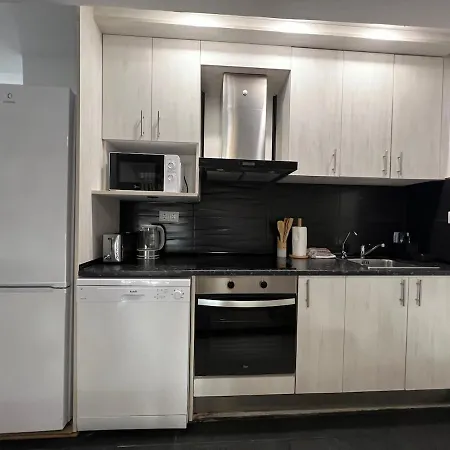 Evans Realty Cg 2 Linea Playa Centro Boliches * 푸엔히롤라